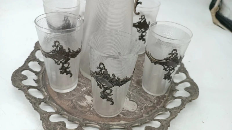 Plateau avec carafe et 6 verres verre et métal argenté époque art noveau