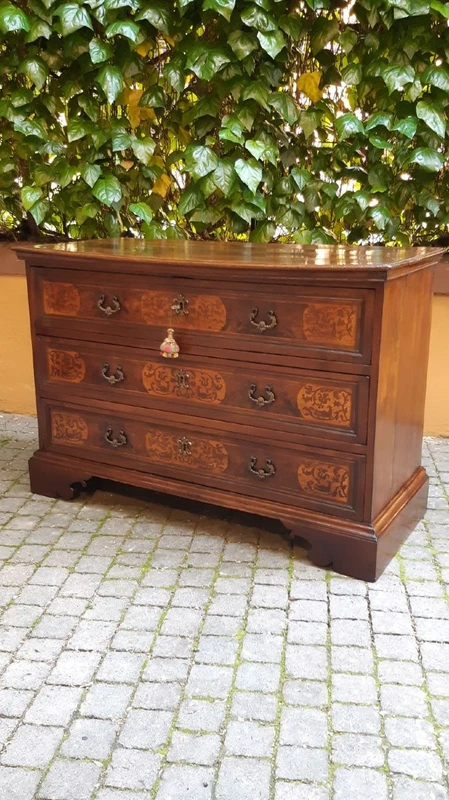 Commode ancienne en marqueterie de Vénétie