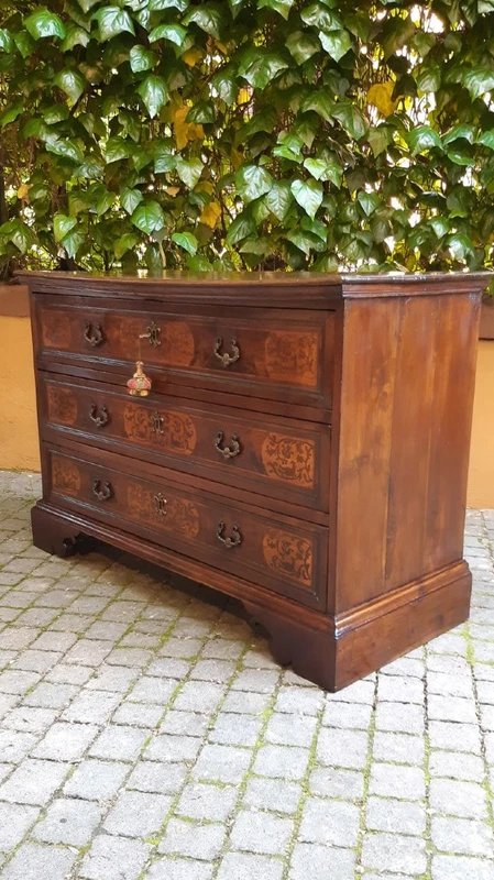 Commode ancienne en marqueterie de Vénétie