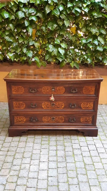 Commode ancienne en marqueterie de Vénétie
