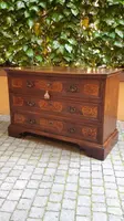 Commode ancienne en marqueterie de Vénétie