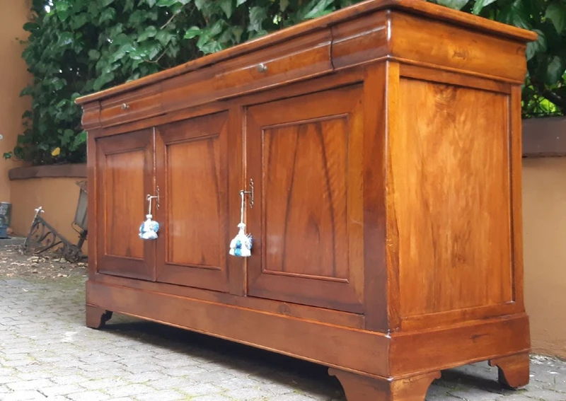 Louis Philippe 3-door antique cappuccina servant sideboard