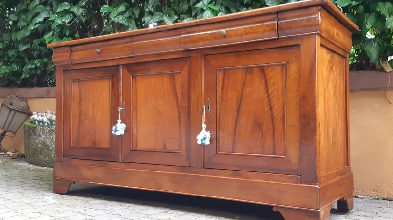 Louis Philippe 3-door antique cappuccina servant sideboard