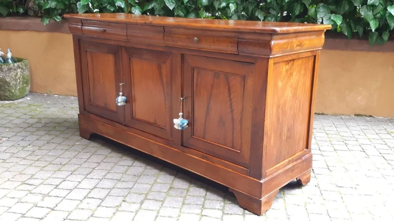 Louis Philippe 3-door antique cappuccina servant sideboard