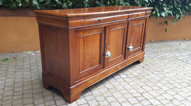 Louis Philippe 3-door antique cappuccina servant sideboard