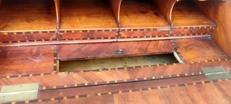   Antica Ribalta Toscana  periodo Luigi XVI ,  Lastronata in noce 