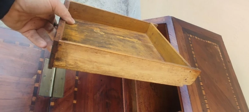   Antica Ribalta Toscana  periodo Luigi XVI ,  Lastronata in noce 