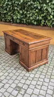 Antique centerpiece srivania with "throat" and threaded top