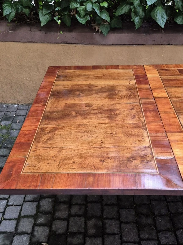 Emilian extensible large table veneered and filleted