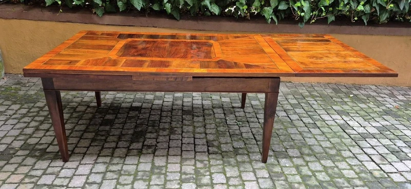 Emilian extensible large table veneered and filleted