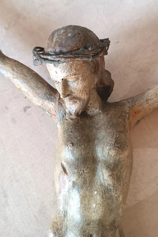 Large Christ in polychrome wood 17th century