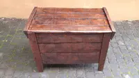 Coffre d'archivage ancien sculpté du 19e siècle