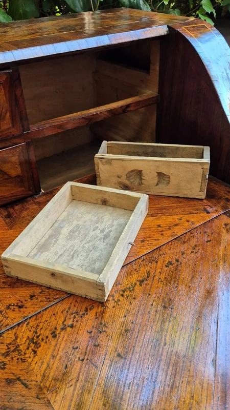Moved antique Venetian Louis XV walnut and burl walnut moved flap