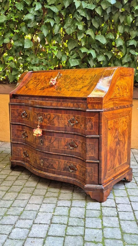 Moved antique Venetian Louis XV walnut and burl walnut moved flap