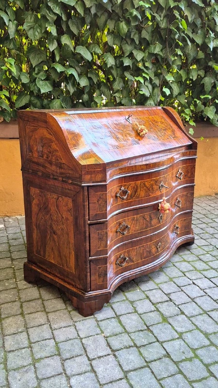 Moved antique Venetian Louis XV walnut and burl walnut moved flap