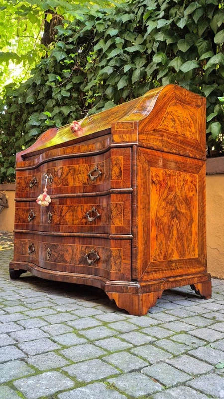 Moved antique Venetian Louis XV walnut and burl walnut moved flap