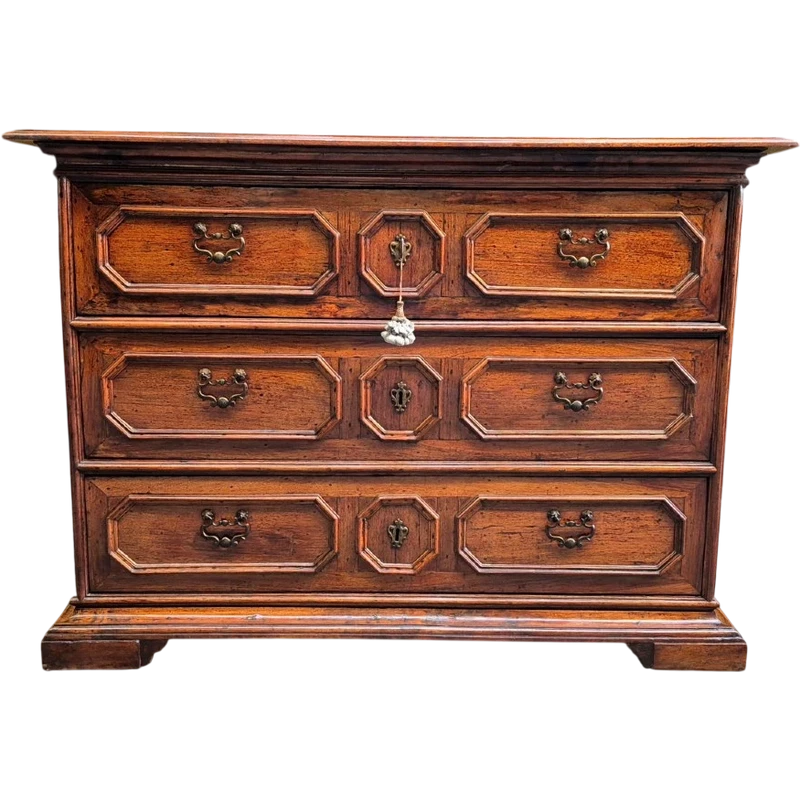 Ancienne commode en noyer de Reggio Emilia du XVIIe siècle