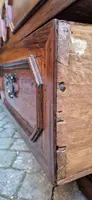Ancienne commode en noyer de Reggio Emilia du XVIIe siècle