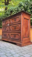 Ancienne commode en noyer de Reggio Emilia du XVIIe siècle
