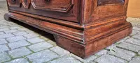 Ancienne commode en noyer de Reggio Emilia du XVIIe siècle