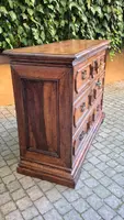 Ancienne commode en noyer de Reggio Emilia du XVIIe siècle