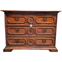 Ancienne commode en noyer de Reggio Emilia du XVIIe siècle