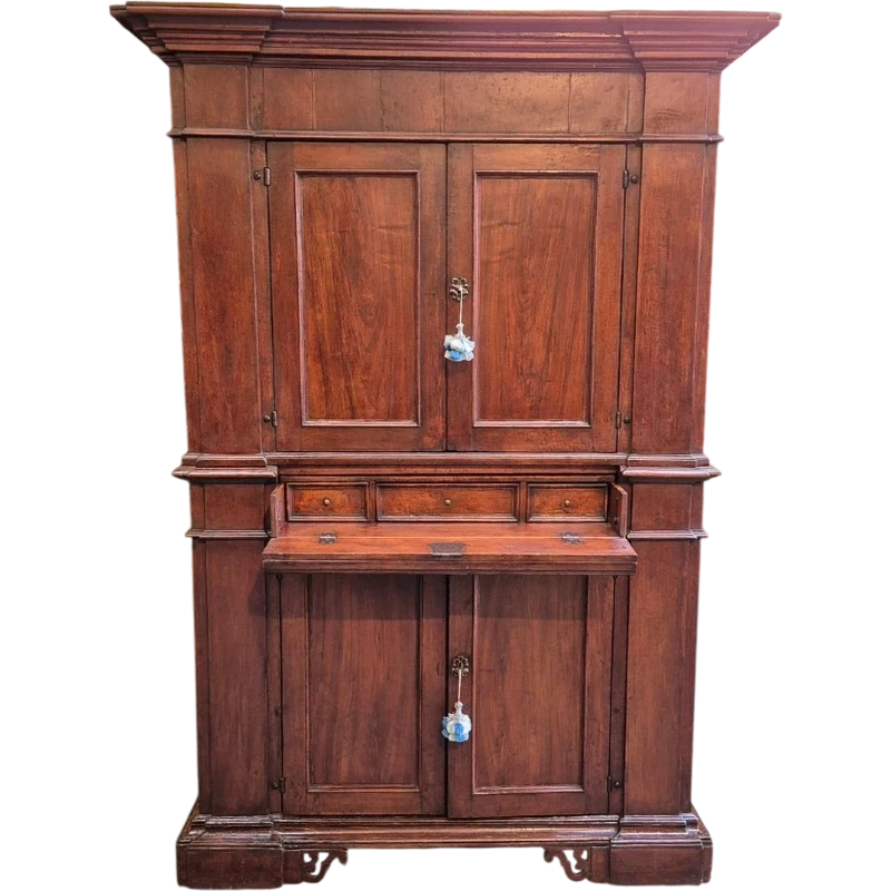 Ancient Romagnola vicarage sideboard from the 1600s.