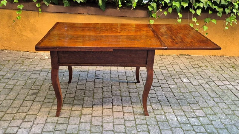Antique extendable pull-out table moved legs