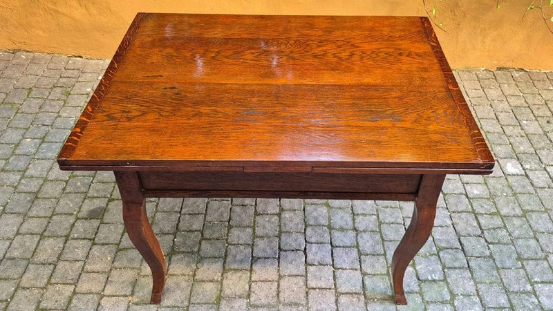 Antique extendable pull-out table moved legs