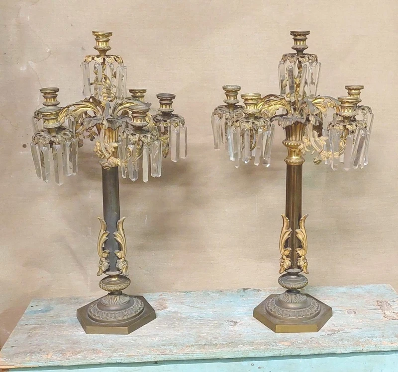 GRANDE COUPLE DE BOUGIES À SIX LUMIÈRES EN BRONZE DORÉ ET MERCURE DORÉ h.73