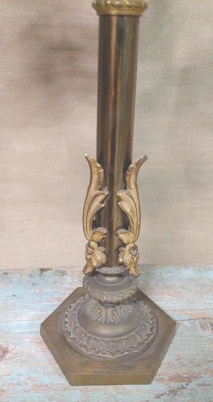 GRANDE COUPLE DE BOUGIES À SIX LUMIÈRES EN BRONZE DORÉ ET MERCURE DORÉ h.73