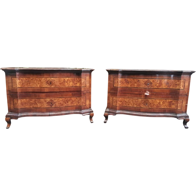 Paire de commodes ondulées Louis XV anciennes