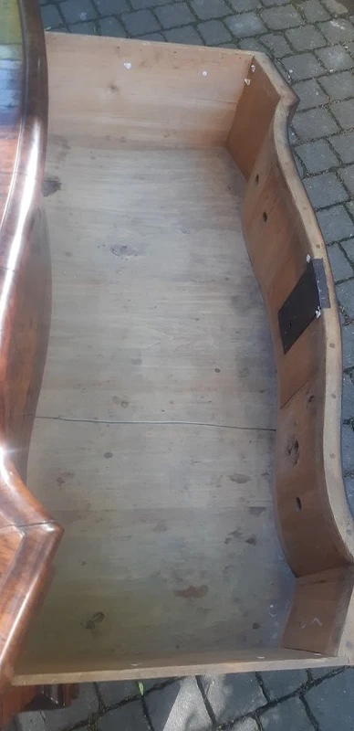 Paire de commodes ondulées Louis XV anciennes