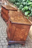 Paire de commodes ondulées Louis XV anciennes