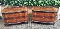 Paire de commodes ondulées Louis XV anciennes