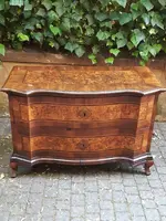 Paire de commodes ondulées Louis XV anciennes