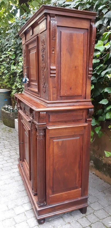 Antique Austrian 18th-century sideboard cabinet in threaded and carved walnut