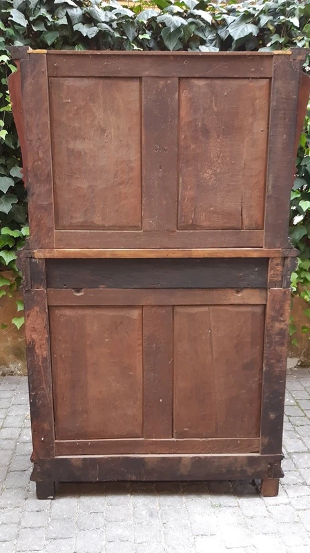 Antique Austrian 18th-century sideboard cabinet in threaded and carved walnut