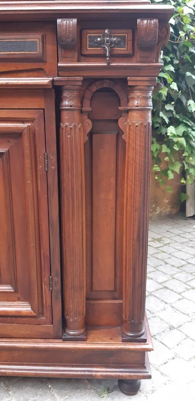 Antique Austrian 18th-century sideboard cabinet in threaded and carved walnut