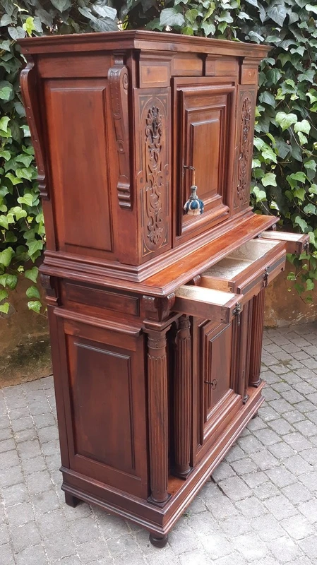 Antique Austrian 18th-century sideboard cabinet in threaded and carved walnut