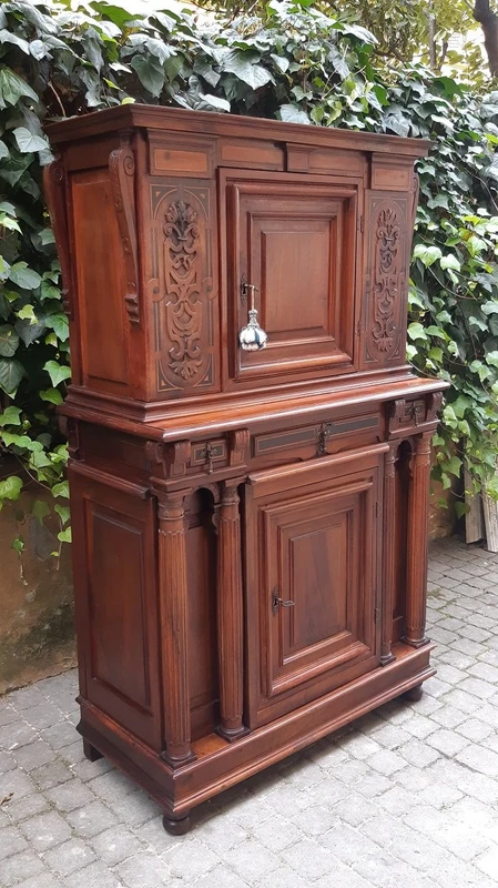 Antique Austrian 18th-century sideboard cabinet in threaded and carved walnut