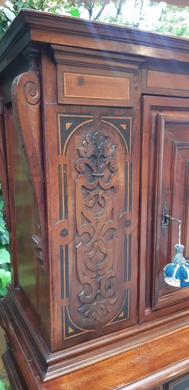 Antique Austrian 18th-century sideboard cabinet in threaded and carved walnut