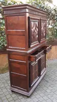 Buffet ancien en noyer à double corps du 17e siècle