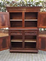Buffet ancien en noyer à double corps du 17e siècle
