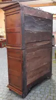 Buffet ancien en noyer à double corps du 17e siècle