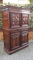 Buffet ancien en noyer à double corps du 17e siècle